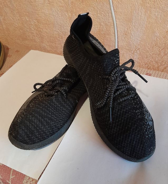 Кросівки унекс..