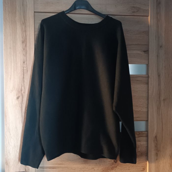 Czarny sweter Mohito