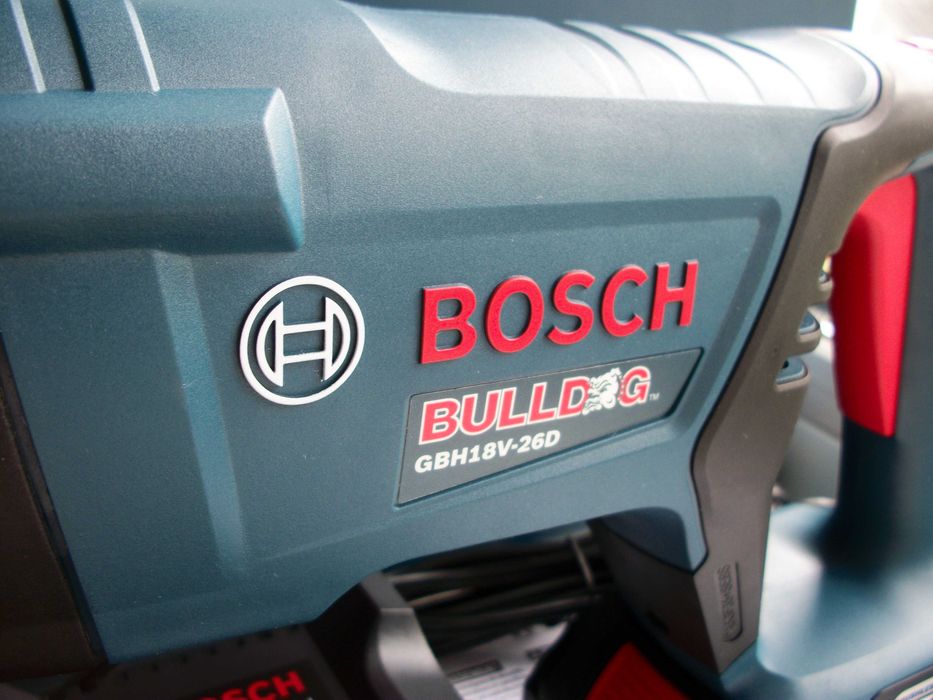 Бесщеточный аккумуляторный перфоратор Bosch GBH18V-26DK15 комплект
