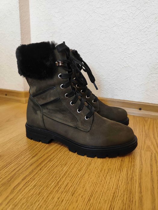Зимові черевики жіночі 37 р.
