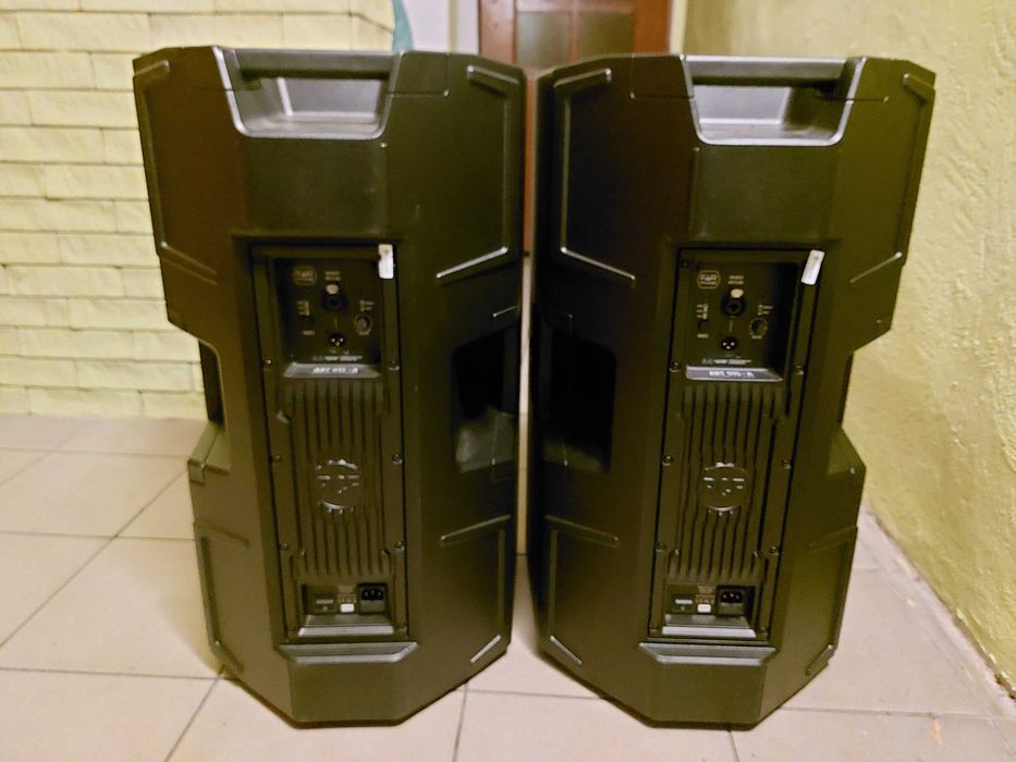 Kolumny RCF Art 915 A - zobacz !