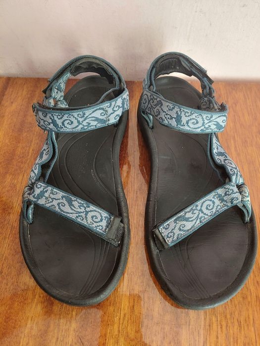 Сандали туристическии фірми teva оригінал 

Стан хороший 

Привезено і