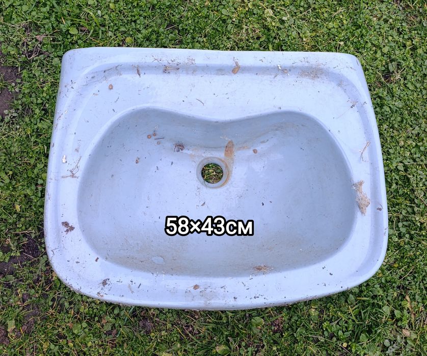 Умивальник. Раковина в ванну кімнату.