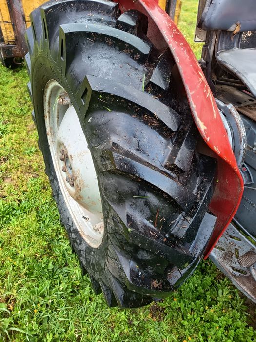 Trator Massey Fergunson 135 com reboque charrua e frese