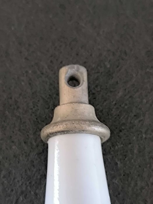 Antigo puxador de autoclismo em porcelana e metal