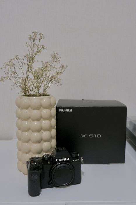 FUJIFILM XS-10 body (+ 5 акумуляторів + кейс)
