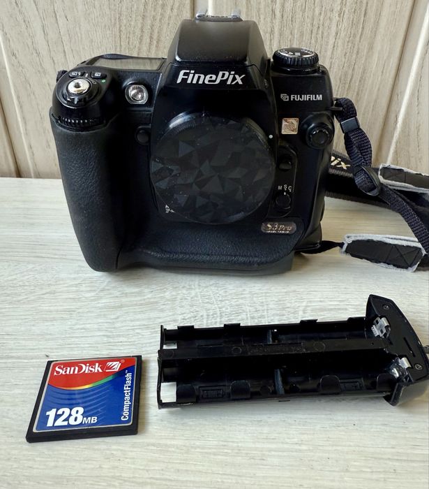 Цифрова дзеркалка Fujifilm s3 pro з байонетом Nikon