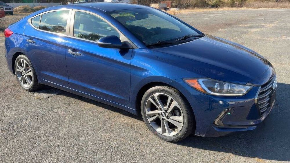 Hyundai Elantra Limited      2017