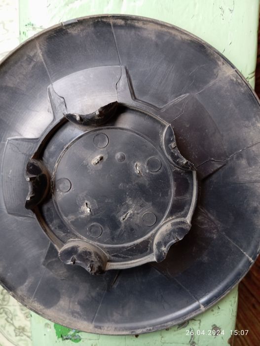 Продам колпаки renault trafic  оригинал