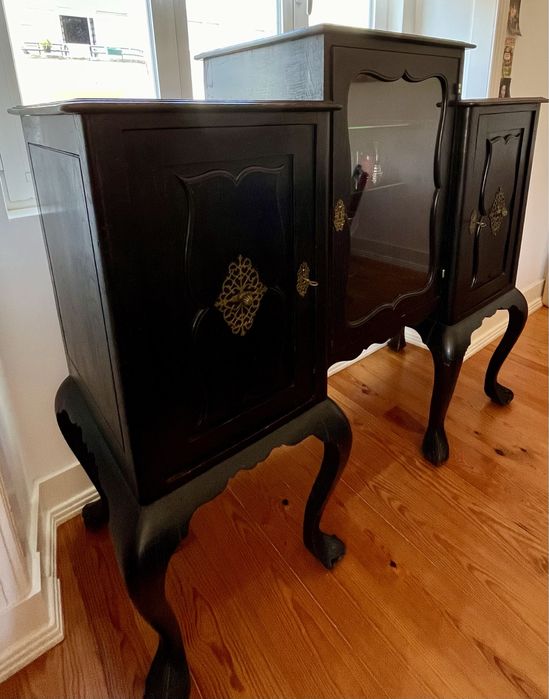 Aparador de madeira preta