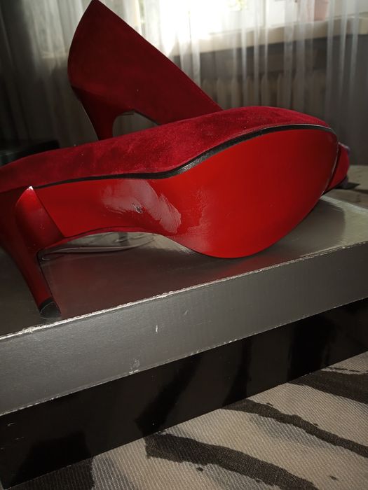 Sprzedam buty damskie.