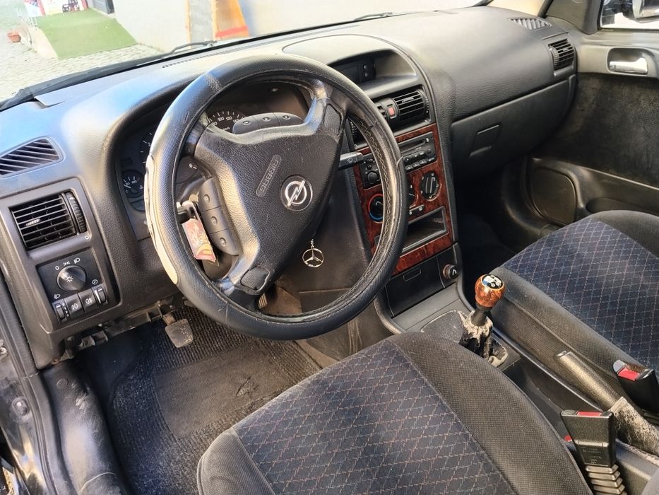 Astra carrinha preta