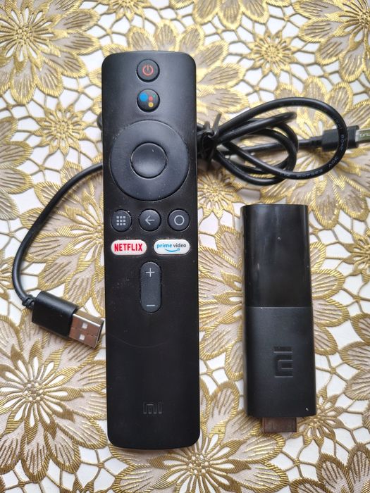 Смарт-приставка Xiaomi Mi TV Stick (MDZ-24-AA) — Android TV 1080p