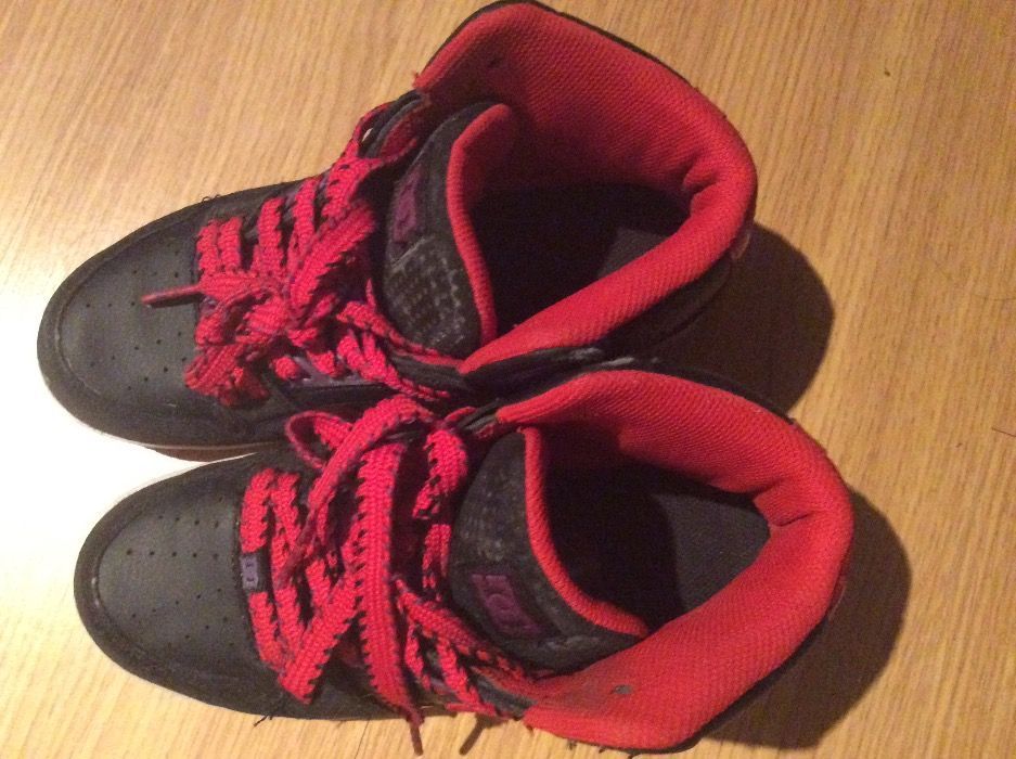 Tenis Marca DC nº. 37.5