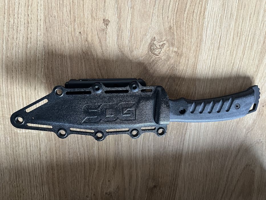 SOG Pillar Blackout nóż taktyczny