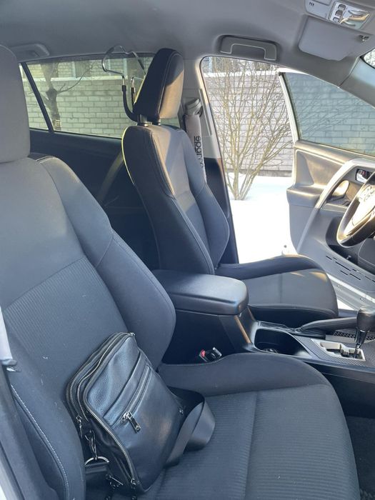 Продам авто Toyota Rav 4 без подкрасов и с родным пробегом