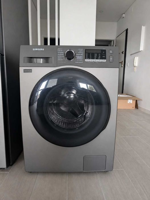 Máquina de Lavar e Secar Roupa