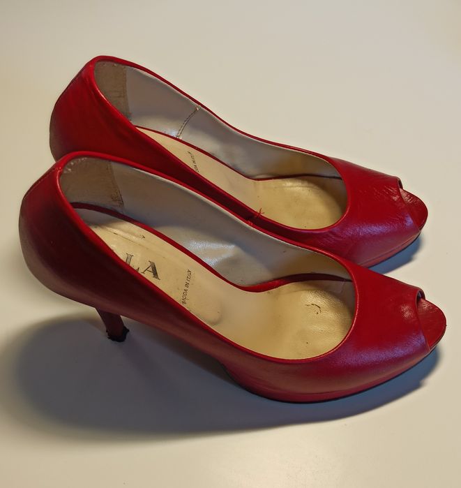 Czerwone skórzane czółenka z odkrytymi palcami rozm. 40 Sala