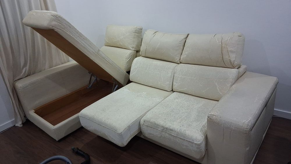 Sofá com chaise long