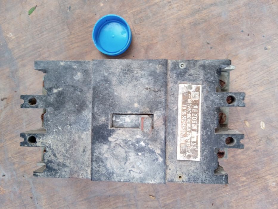 Автоматичний вимикач