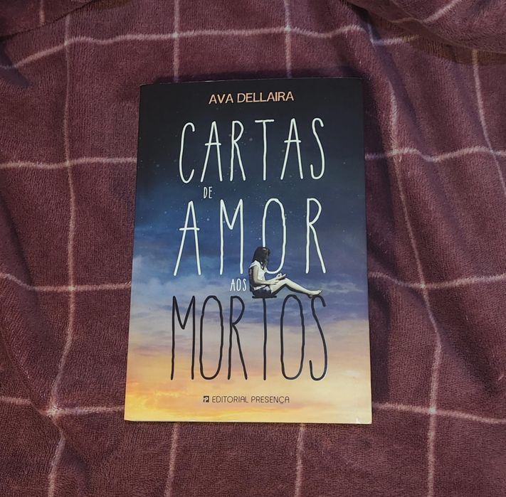 Livro "Cartas de amor aos Mortos"