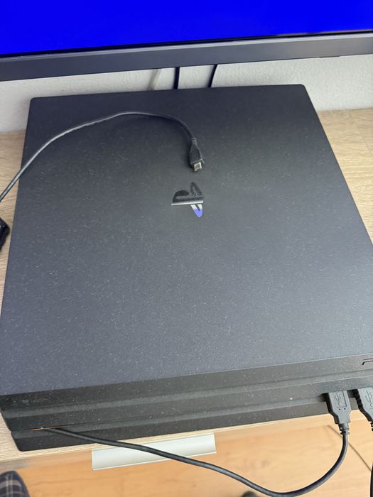 Vendo PS4 PRO 1T