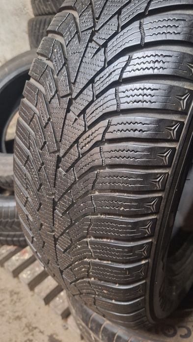 Зимняя шина резина одиночка распаровка Kumho Wintercraft WP52 размер 225/60 r18