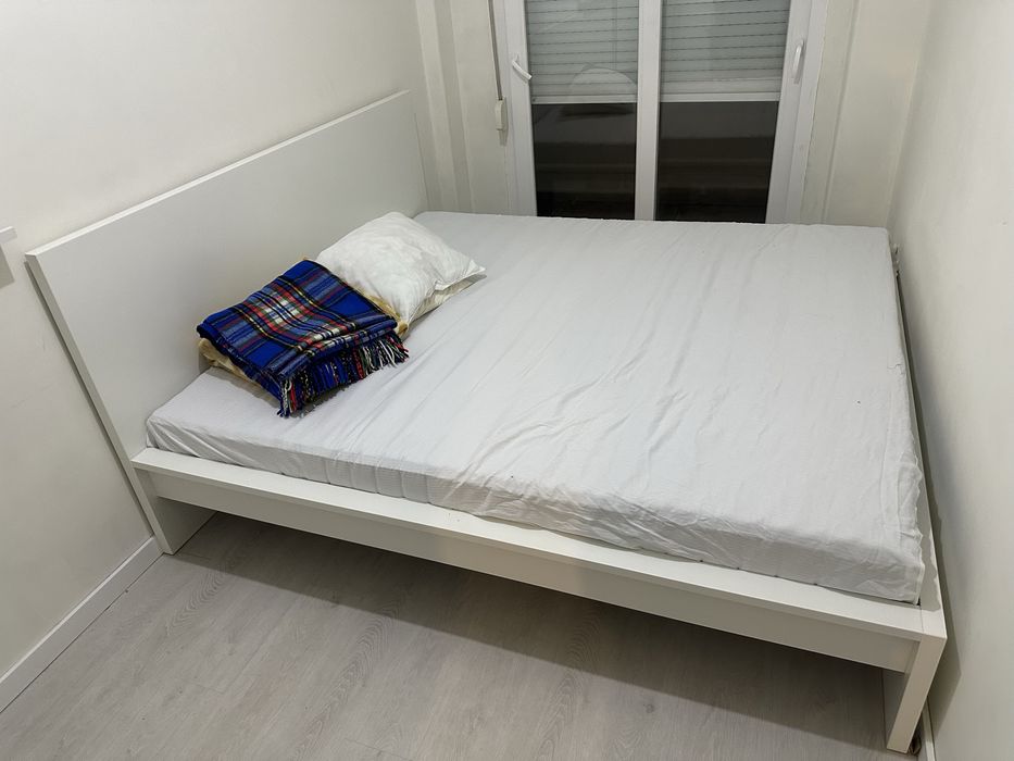 Cama IKEA MALM + colchão VALEVÅG 180×200 — bom estado