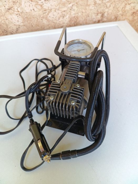 Автокомпрессор Uragan 7 Атм 37 л/хв12 В