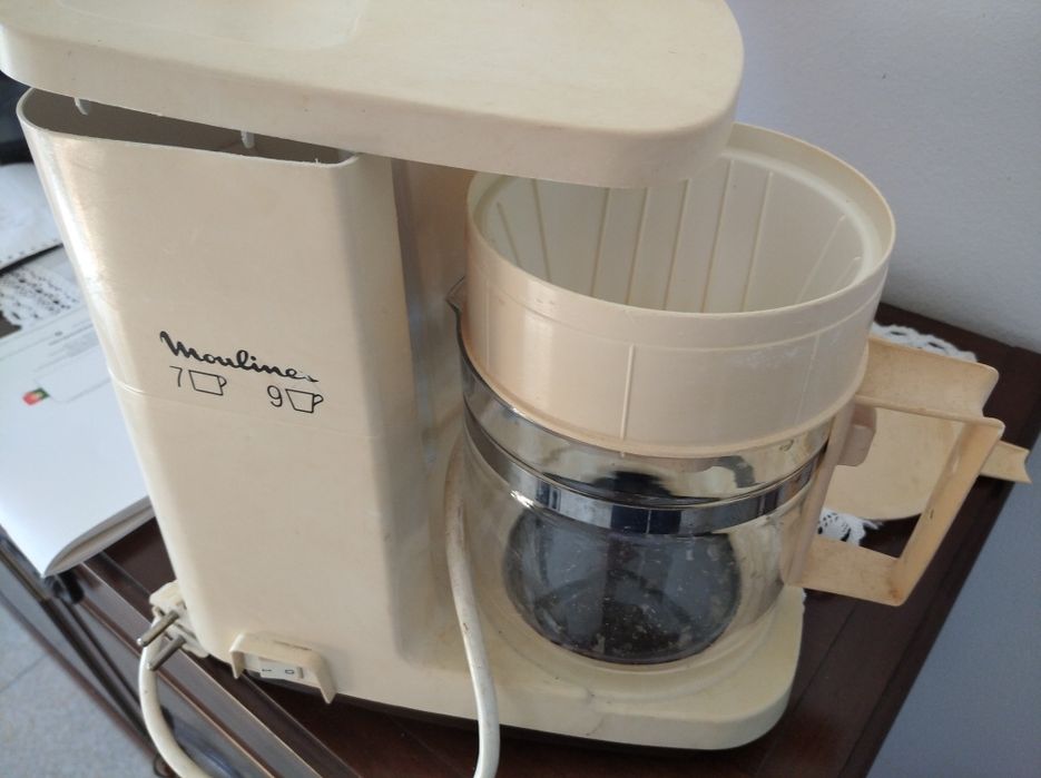 Coffee Machine in Operation64409248041345120