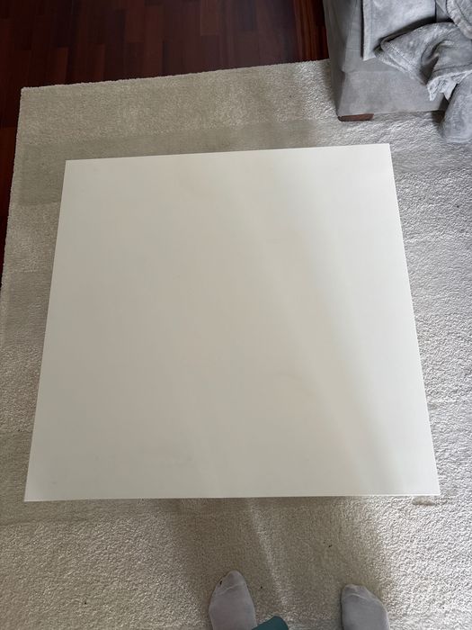 Mesa quadrada branca