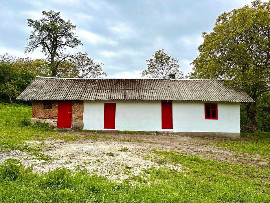 Продається історична хата (будинок) біля Львова (Свірж), вода, каналізація, піч