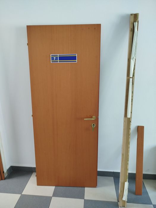 Продам бу двери в хорошем состоянии