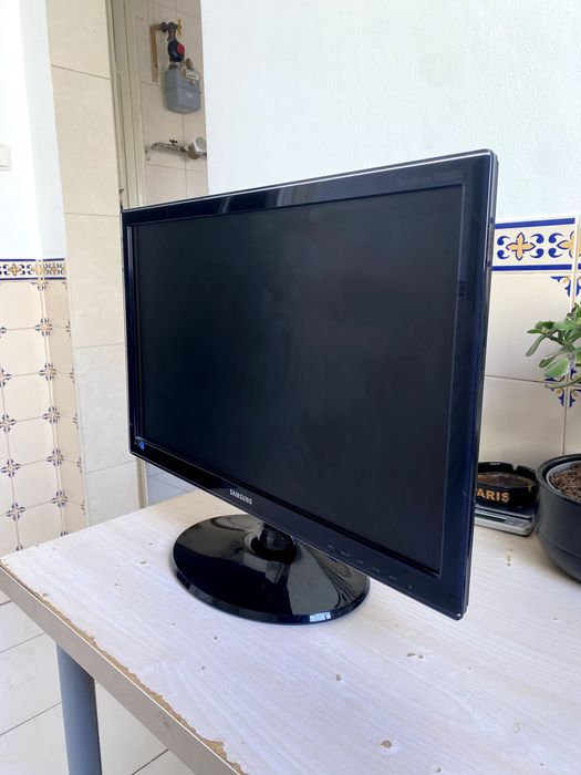 Monitor Samsung LED série 5 S23B550V 23"