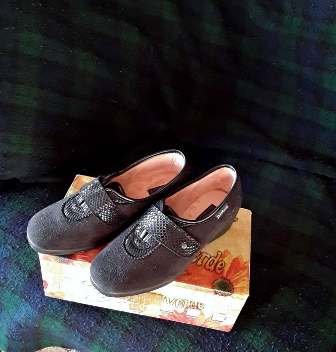 Sapatos de agasalho, senhora, pretos, nº 37 - NOVOS - muito confortáve