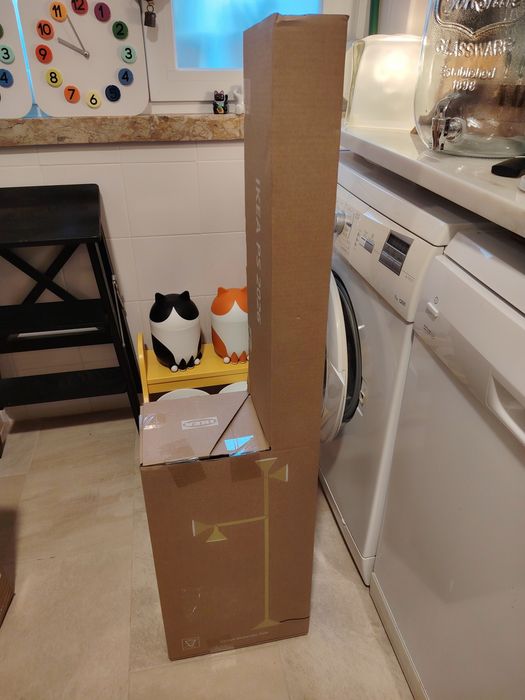 Ikea PS 2026 candeeiro de pé amarelo