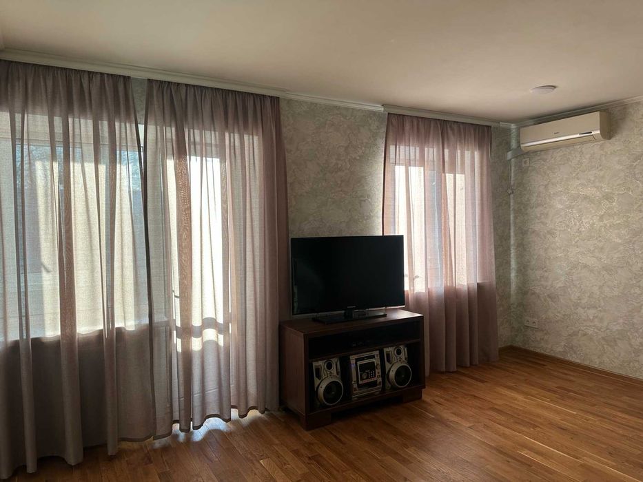 (5) Продам 2к квартиру на вул.Пирогова 4422