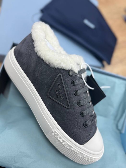 Зимові кеди кросівки прада серые prada зимние женские ugg