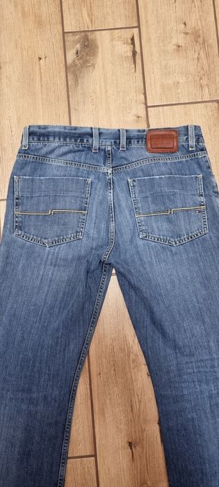 Джинсы томми хилфигер