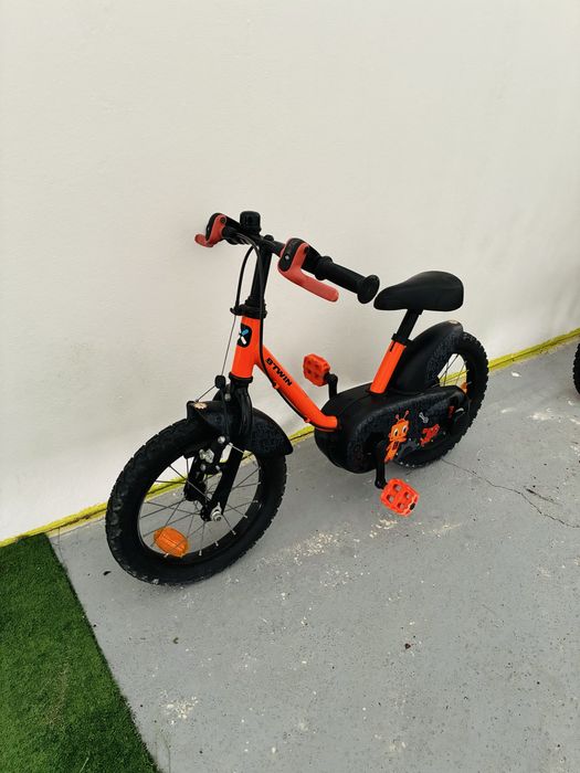 Bicicleta de crianca + rodinhas incluidas . Marca decathlon