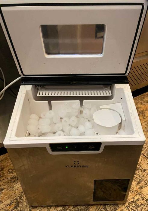 Equipamento de cozinha e eletrónico para café/restaurante
