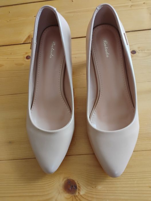 Buty damskie eleganckie nowe.