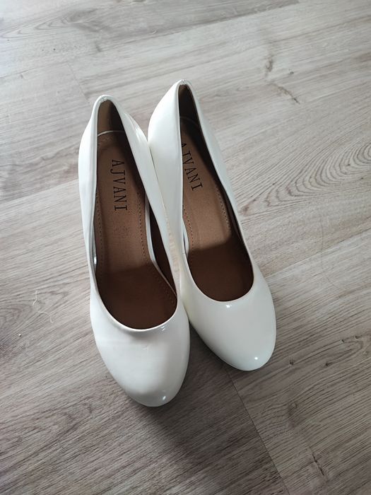 Sprzedam buty w bardzo dobrym stanie 38