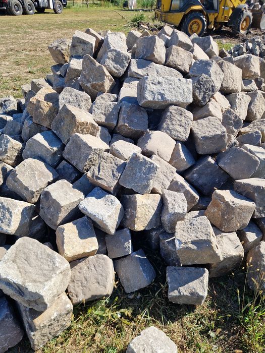 Kostka granitowa duża 20 cm+ z rozbiórki – 250 zł/t