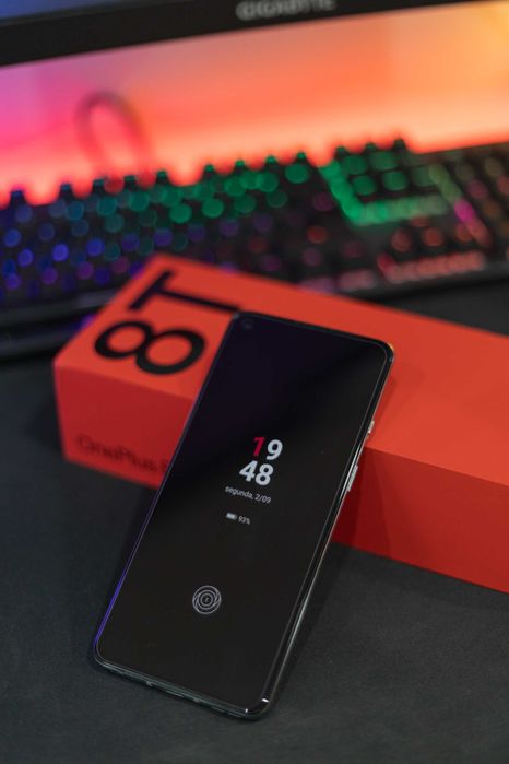 Telemóvel OnePlus 8T + oferta 5 Capas e Película Nova