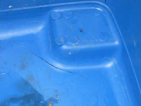 Uszkodzone pojemniki na odpady 1100l niemieckie kosze na śmieci