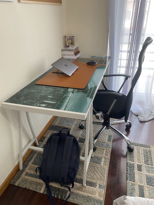 Secretária para quarto/escritório Campolide • OLX Portugal