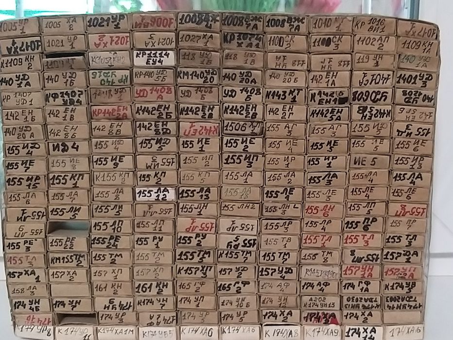 Советские Микросхемы ,транзисторы, конденсаторы и др.