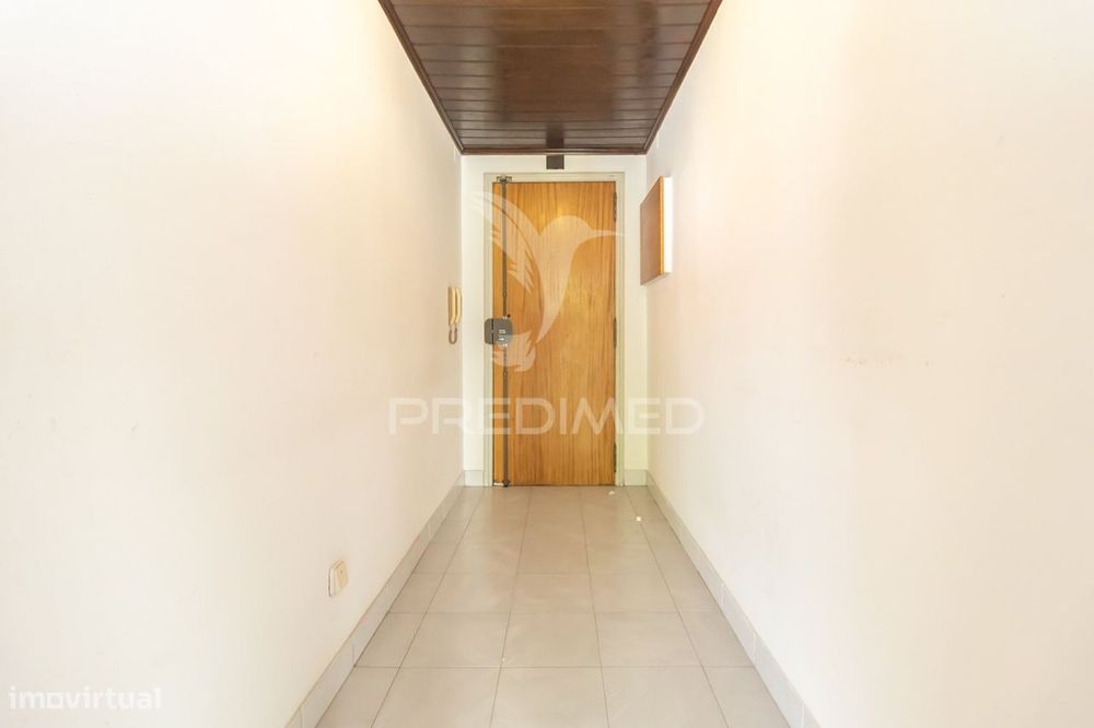 Apartamento T2 com 2 Marquises ,4 Caminhos em Setúbal.