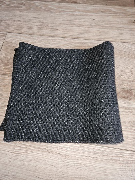 Grafitowy komin ze srebrną nitką